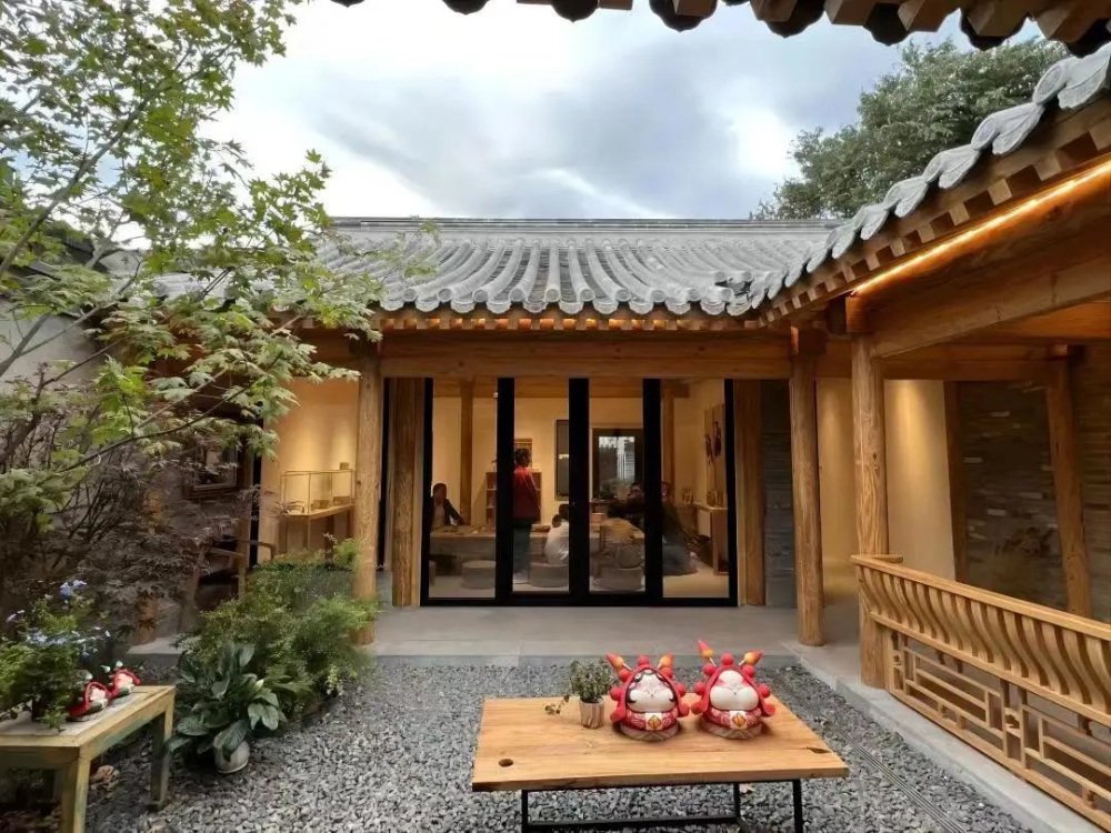 The Home Hidden Behind a Plain Hutong Wall