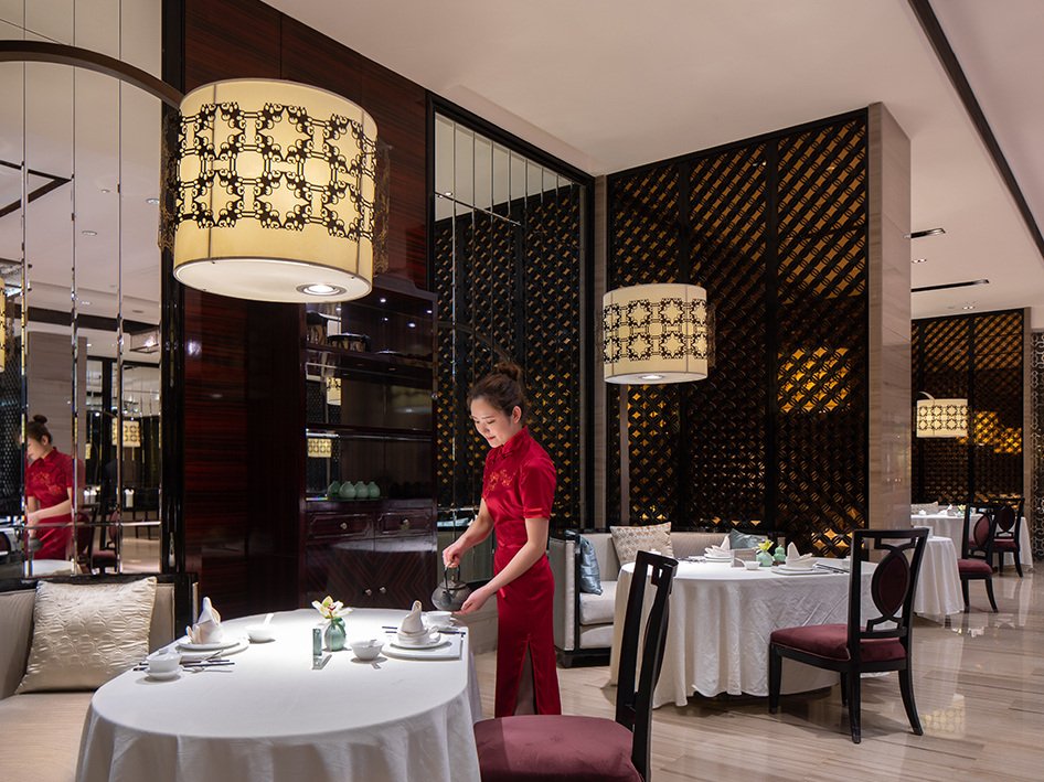 A server pours tea at Hai Tien Lo in Pan Pacific Ningbo.
