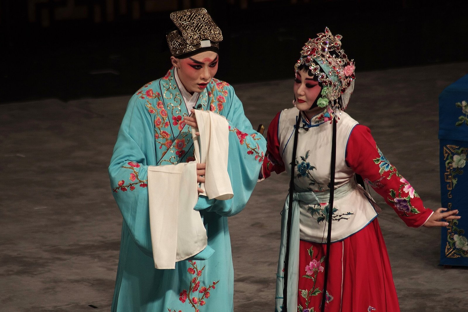 A performance of Peach Flower Village at Shanghai’s Tianchan Theatre.