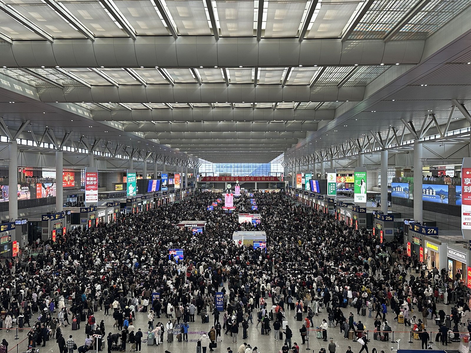 The Journey Home Behind the Spring Festival Rush