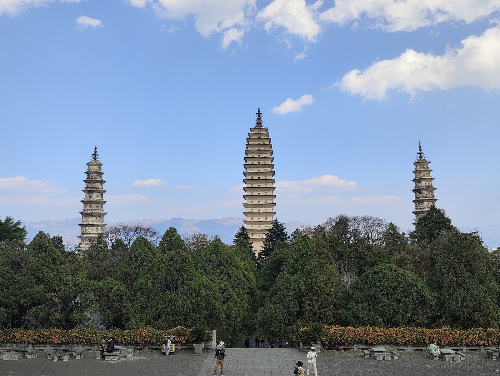 Three Pagodas Dali.